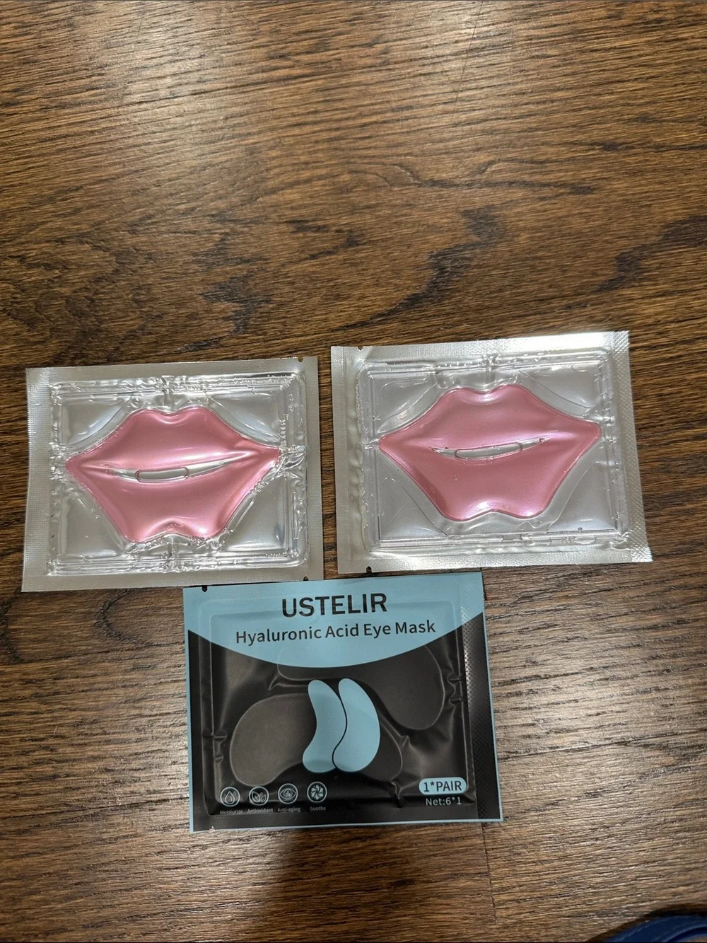 Blue Gingham Pouch & eye/lip masks